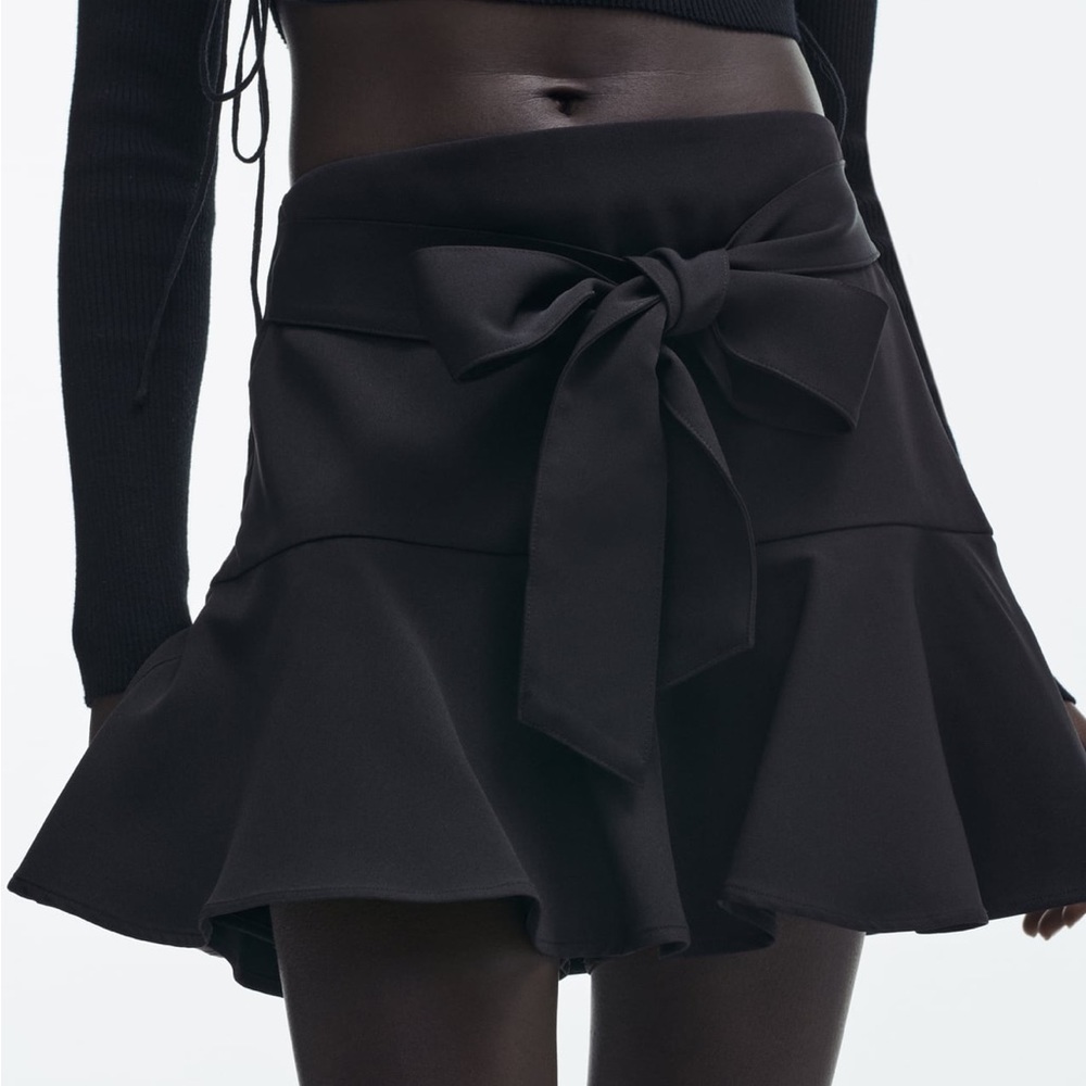 Zara Bow Trim Skort - Medium